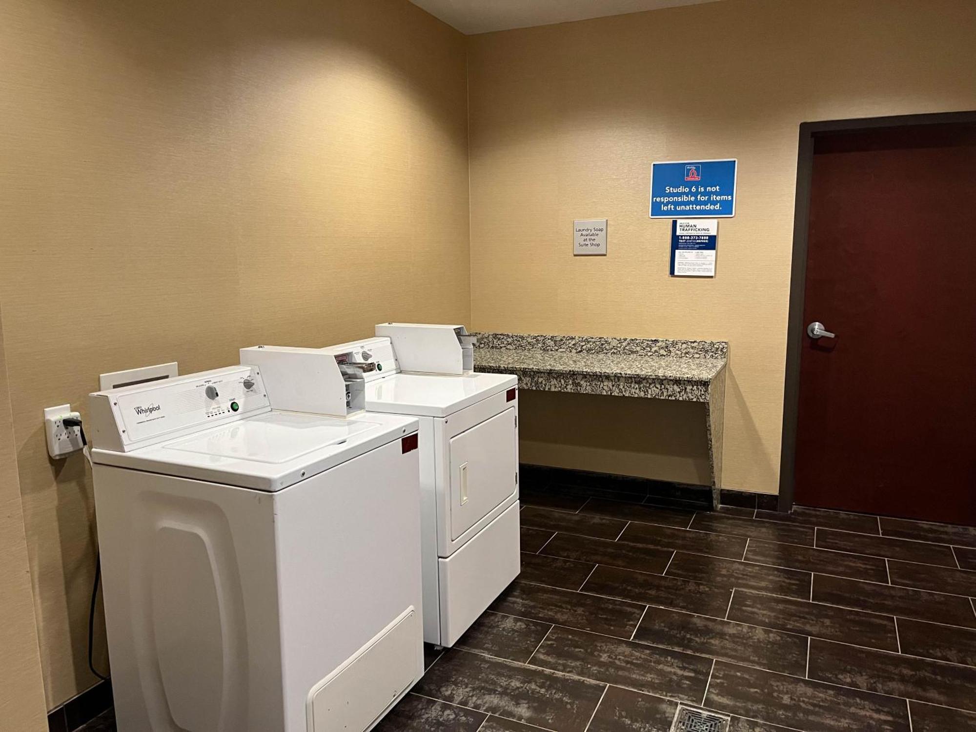Quality Inn & Suites Pearsall Exterior photo