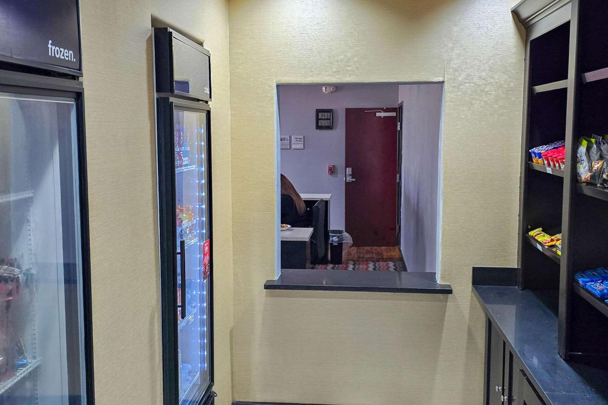 Quality Inn & Suites Pearsall Exterior photo