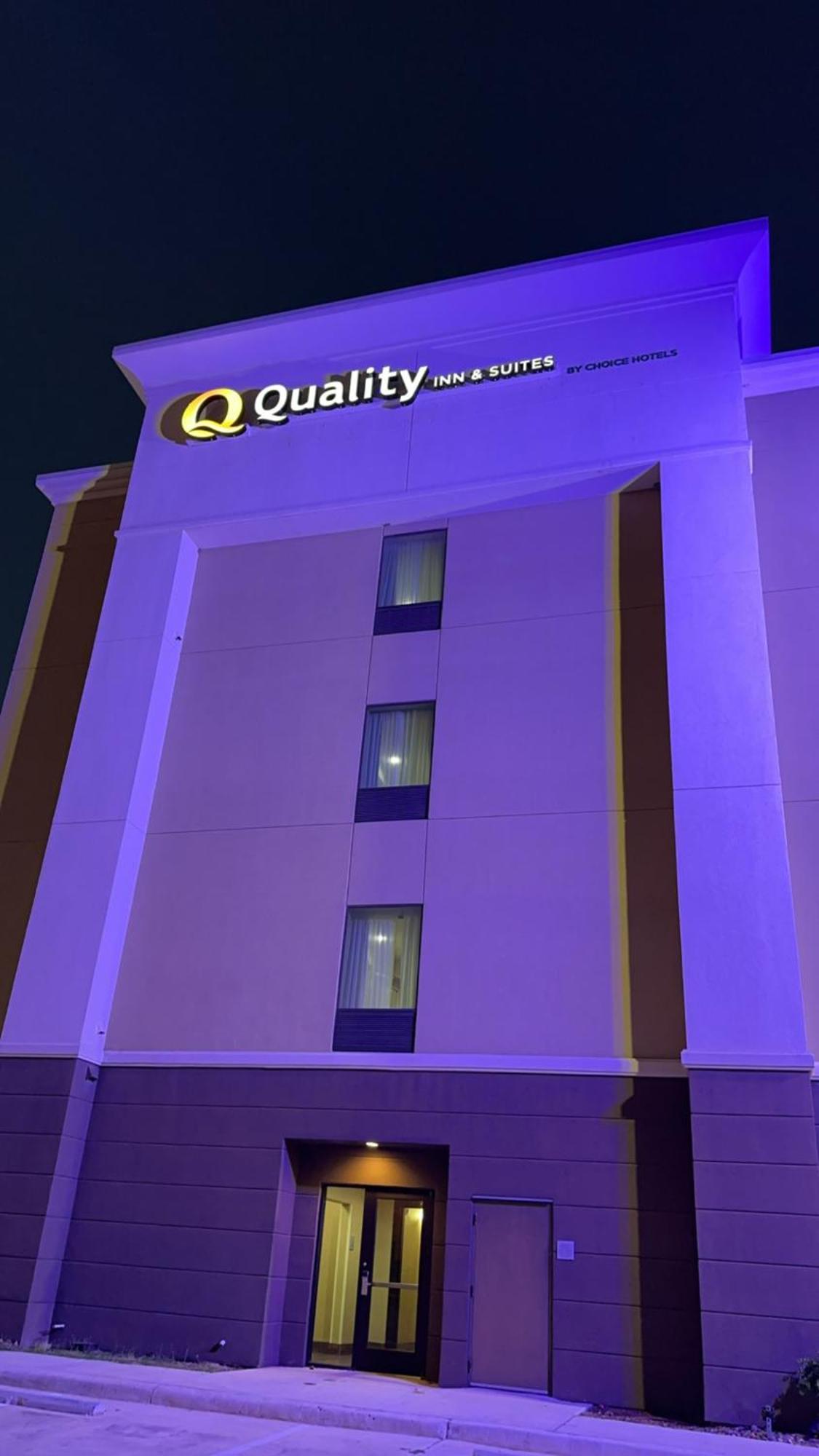 Quality Inn & Suites Pearsall Exterior photo